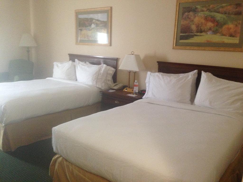 Holiday Inn Express Mount Pleasant- Scottdale By Ihg Pokoj fotografie